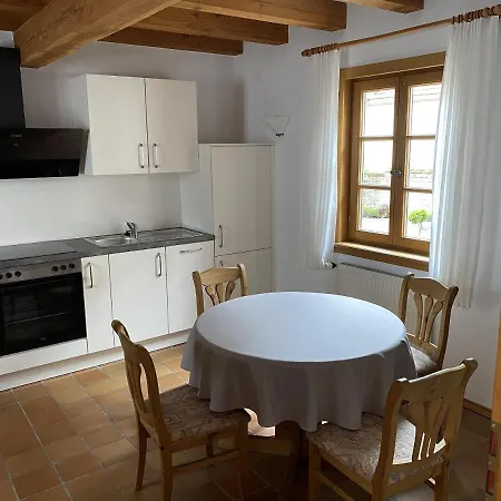 Gaestehaus Winzerhof Bader * Heuchelheim-Klingen